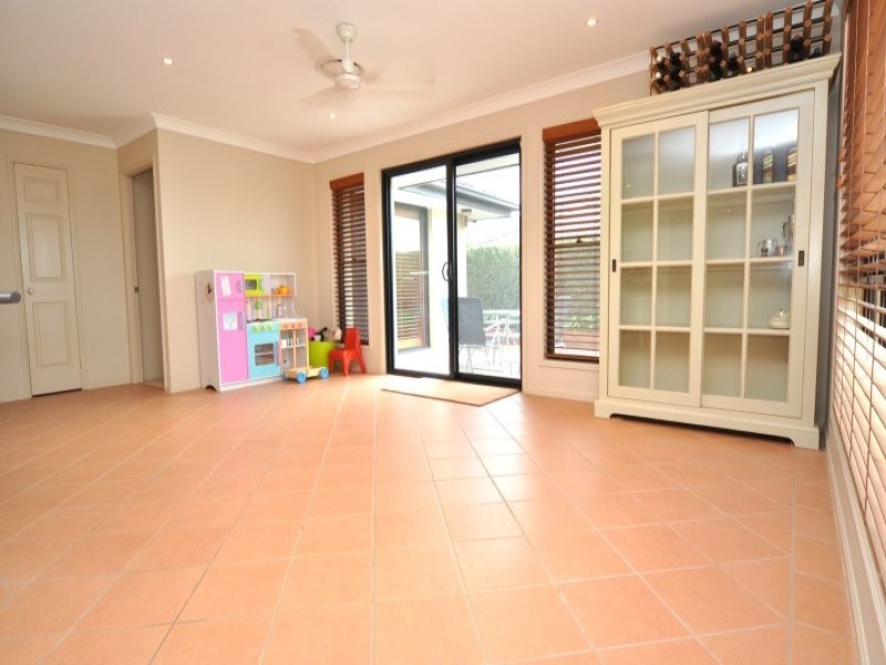 8 Brissendon Street, Maudsland QLD 4210