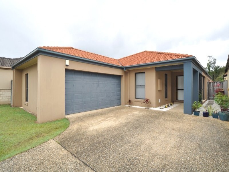 8 Blackwattle Circuit, Arundel QLD 4214
