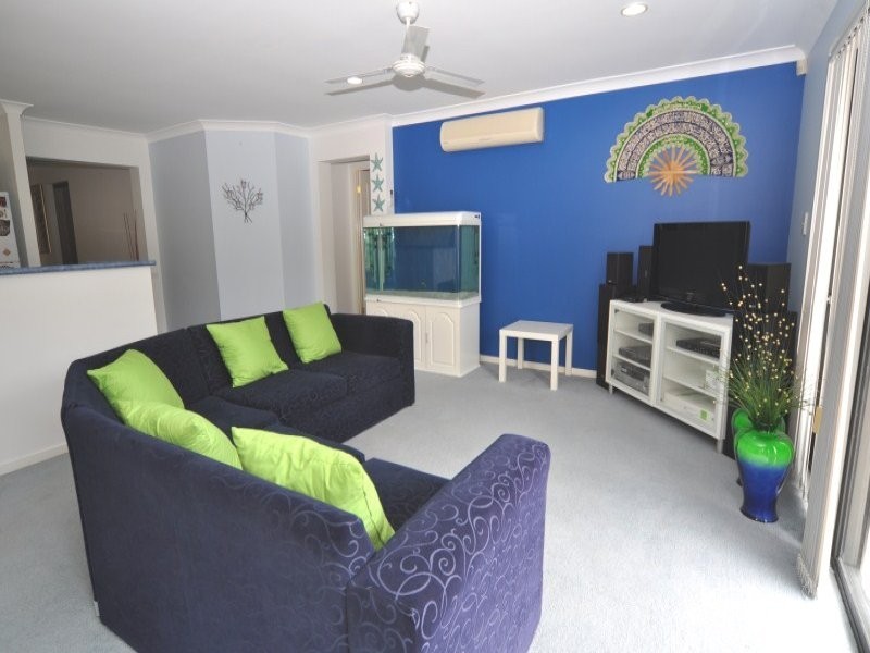 8 Blackwattle Circuit, Arundel QLD 4214