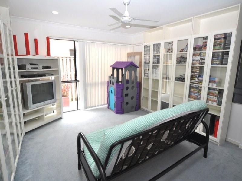 8 Blackwattle Circuit, Arundel QLD 4214