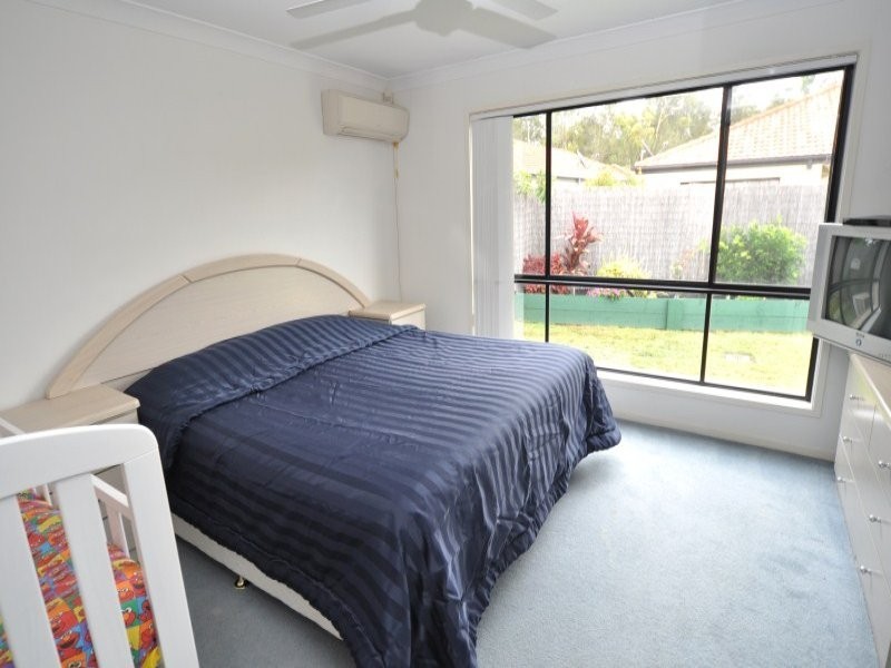 8 Blackwattle Circuit, Arundel QLD 4214