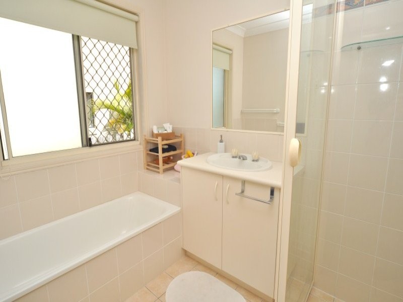 5 Duror Street, Pacific Pines QLD 4211