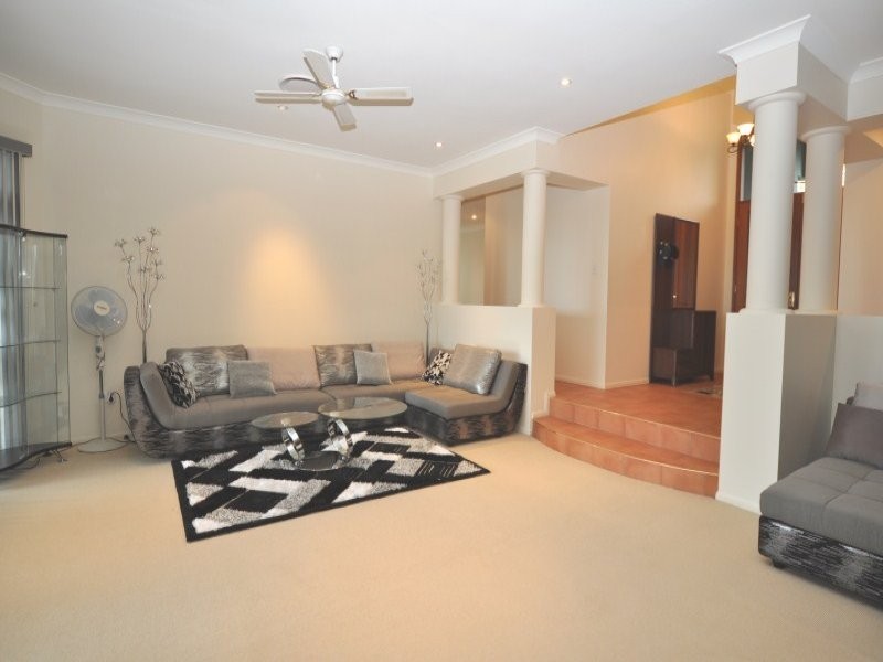 53 Highvale Drive, Helensvale QLD 4212