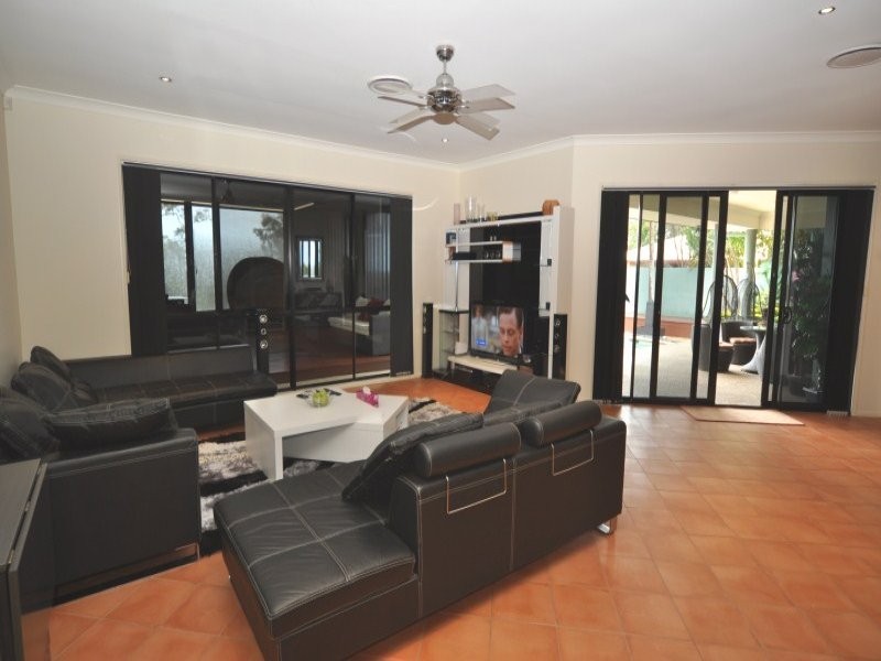 53 Highvale Drive, Helensvale QLD 4212