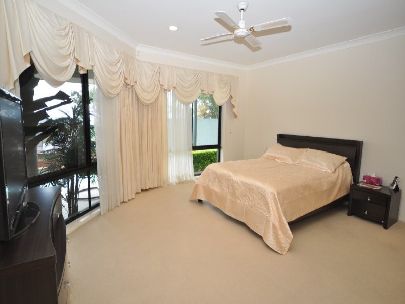 53 Highvale Drive, Helensvale QLD 4212
