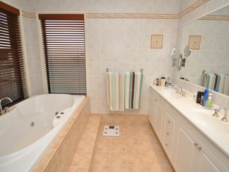 53 Highvale Drive, Helensvale QLD 4212