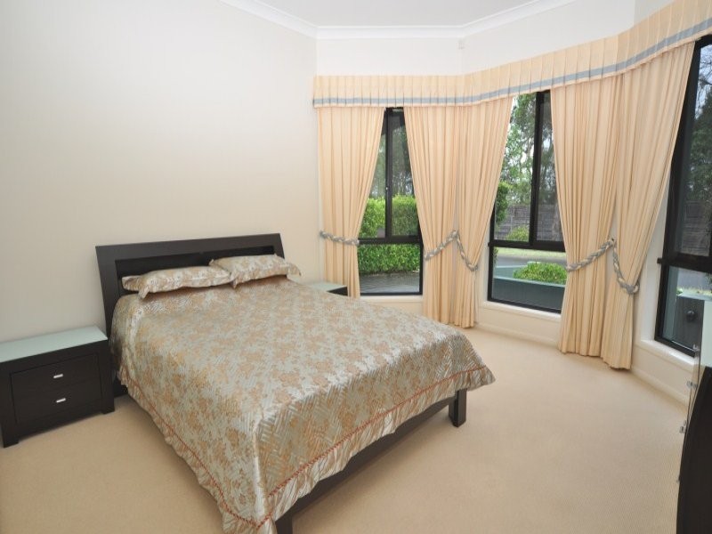 53 Highvale Drive, Helensvale QLD 4212