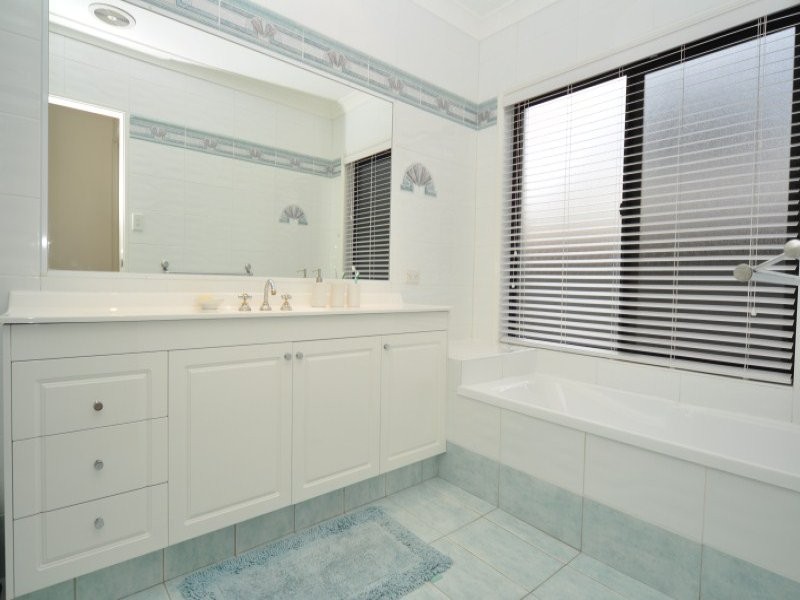 53 Highvale Drive, Helensvale QLD 4212