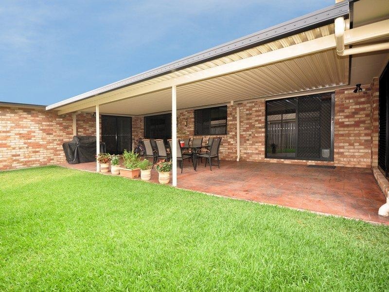 4 Sylvia Street, Pacific Pines QLD 4211