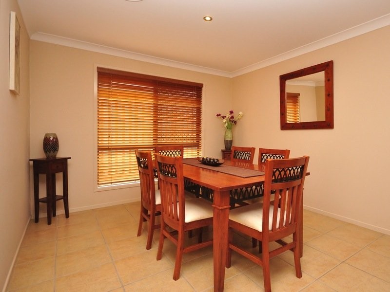 4 Sylvia Street, Pacific Pines QLD 4211