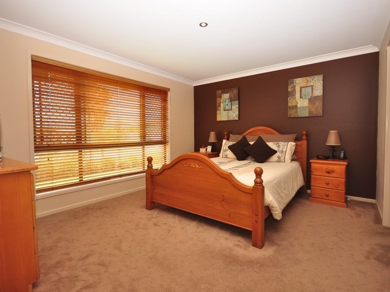 4 Sylvia Street, Pacific Pines QLD 4211