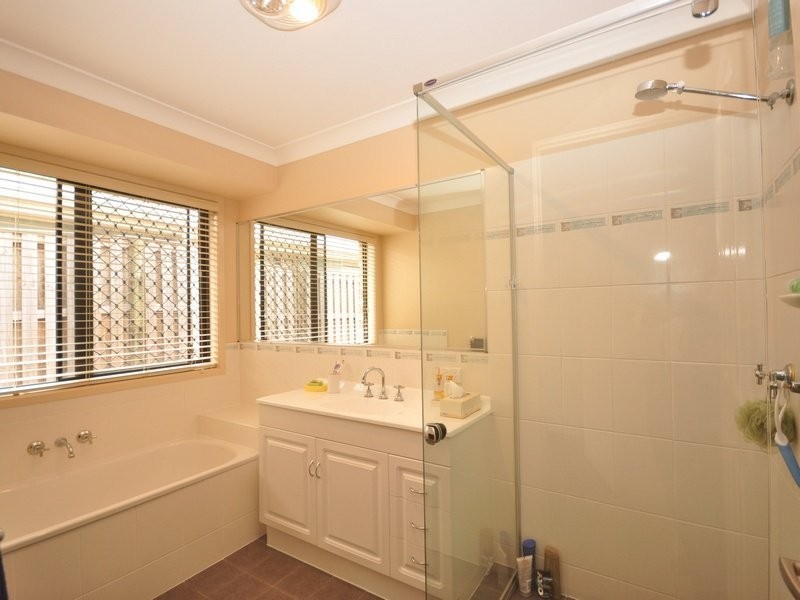 4 Sylvia Street, Pacific Pines QLD 4211