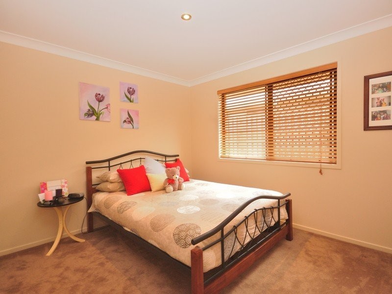 4 Sylvia Street, Pacific Pines QLD 4211