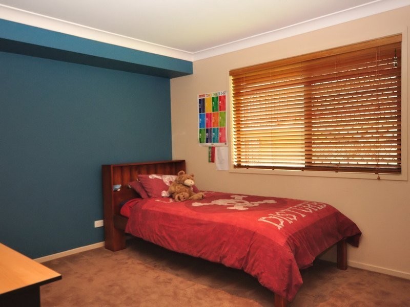 4 Sylvia Street, Pacific Pines QLD 4211