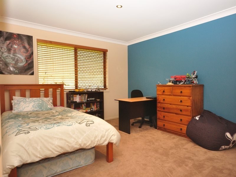 4 Sylvia Street, Pacific Pines QLD 4211