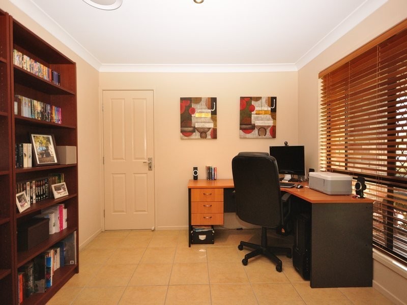 4 Sylvia Street, Pacific Pines QLD 4211