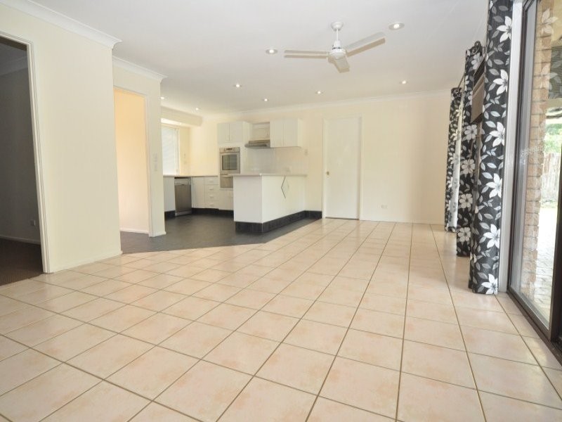 9 Halbury Court, Helensvale QLD 4212