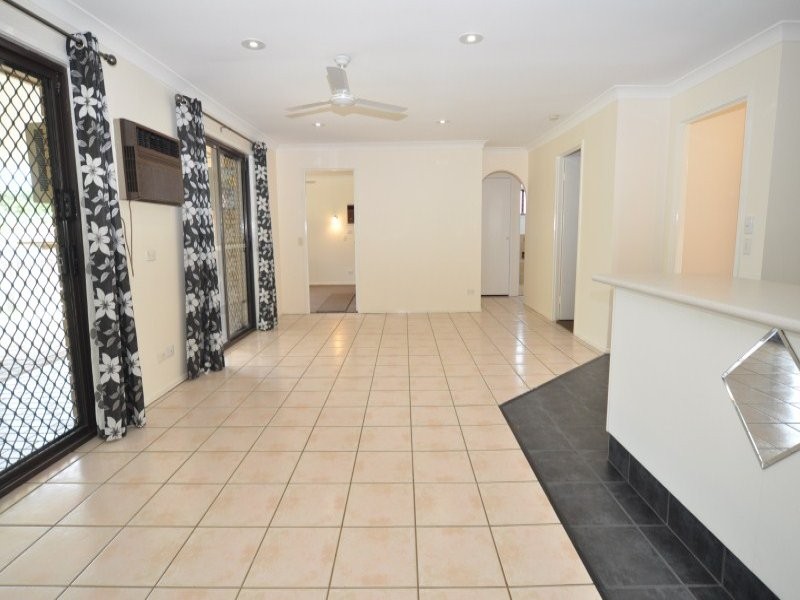 9 Halbury Court, Helensvale QLD 4212