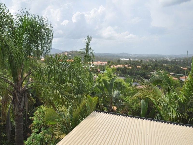 13 Windward Rise, Pacific Pines QLD 4211