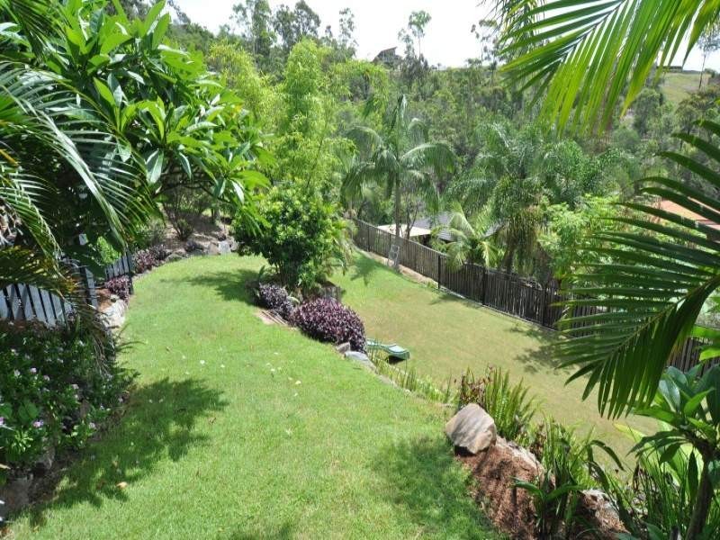 13 Windward Rise, Pacific Pines QLD 4211