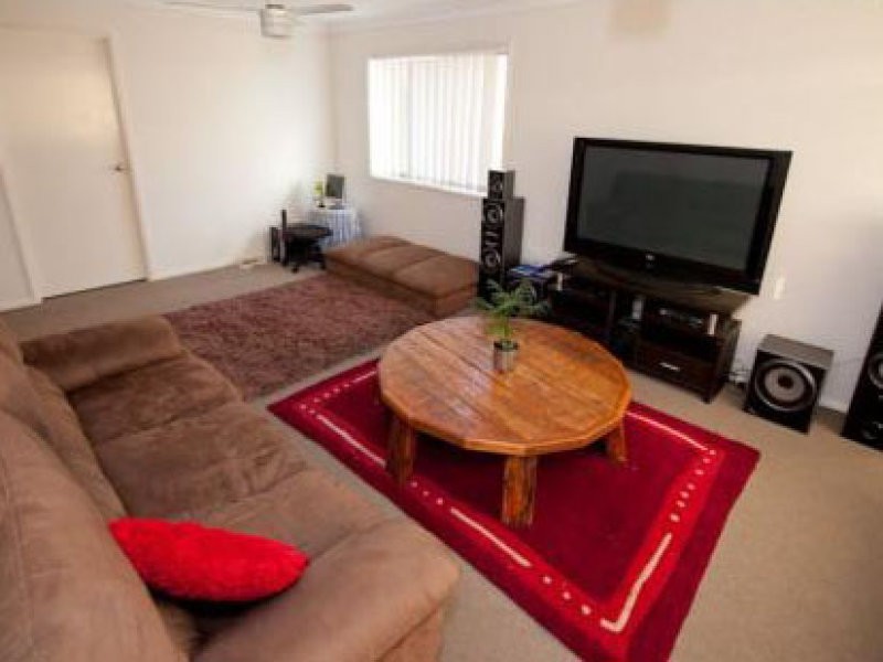 4 Taske Rise, Pacific Pines QLD 4211