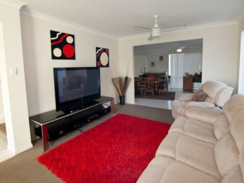 4 Taske Rise, Pacific Pines QLD 4211
