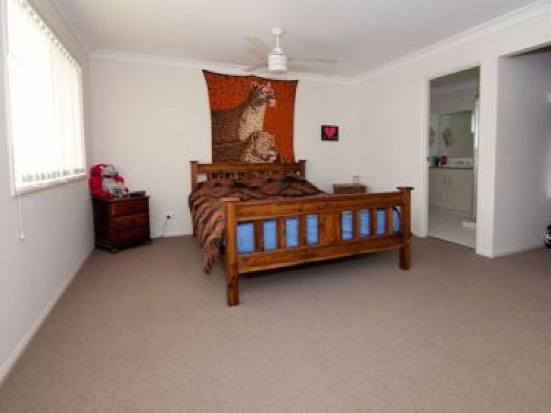 4 Taske Rise, Pacific Pines QLD 4211