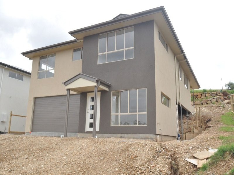 27 Hadrian Crescent, Pacific Pines QLD 4211