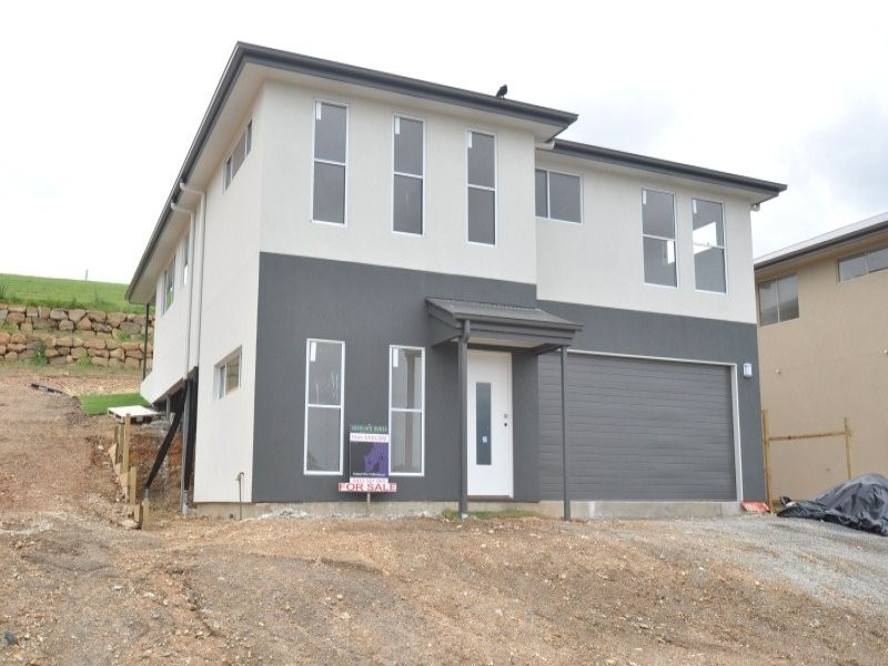 29 Hadrian Crescent, Pacific Pines QLD 4211