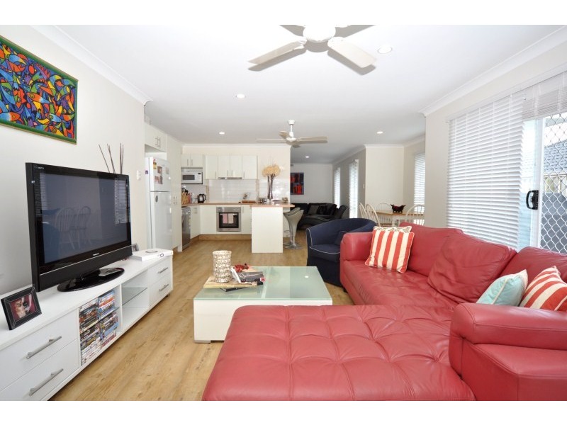 12 Starkey Street, Pacific Pines QLD 4211