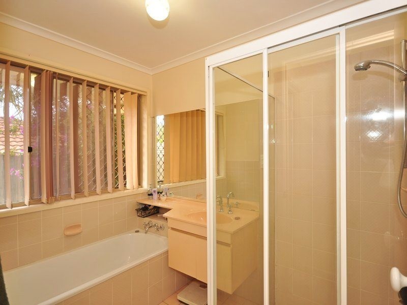 1 Lockhart Place, Helensvale QLD 4212