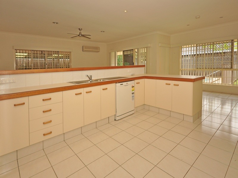 98 Mildura Drive, Helensvale QLD 4212