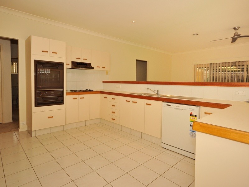 98 Mildura Drive, Helensvale QLD 4212