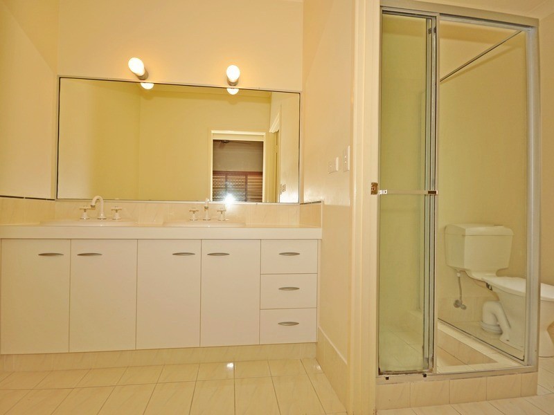 98 Mildura Drive, Helensvale QLD 4212