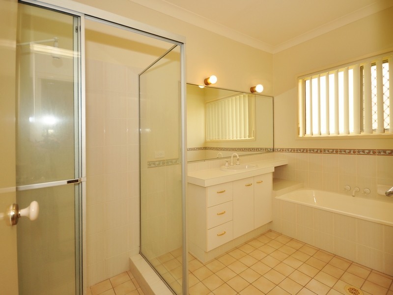 98 Mildura Drive, Helensvale QLD 4212