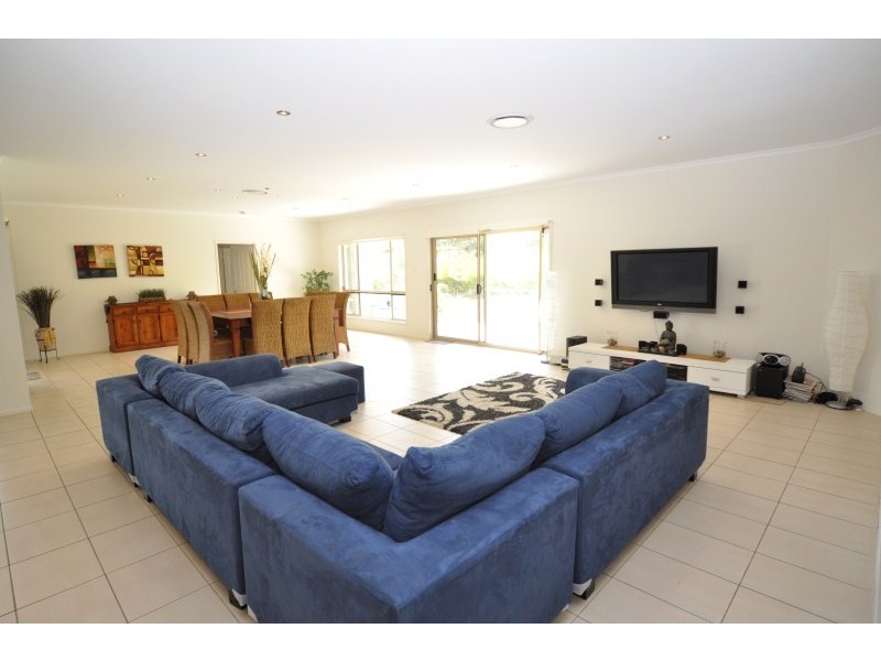 1 Willandra Court, Maudsland QLD 4210