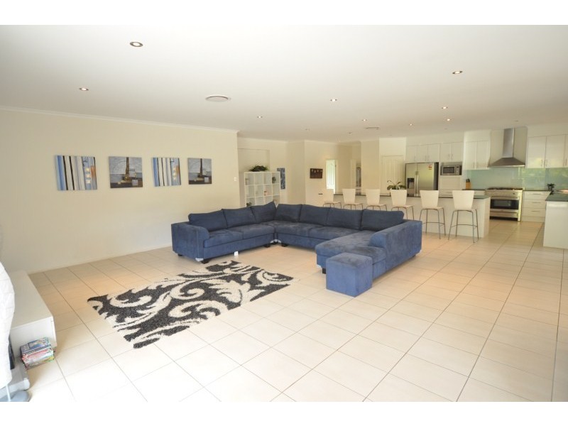 1 Willandra Court, Maudsland QLD 4210