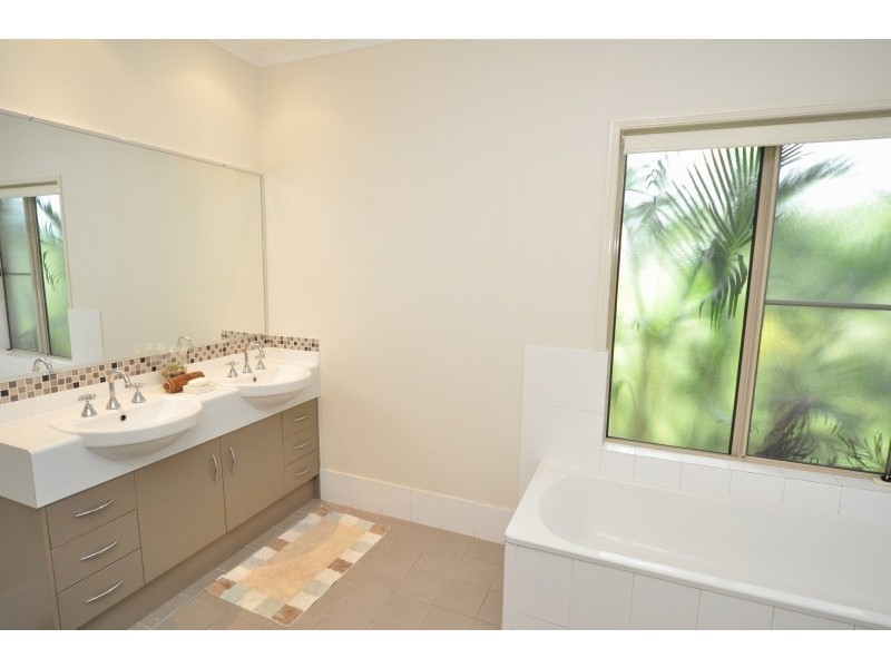 1 Willandra Court, Maudsland QLD 4210