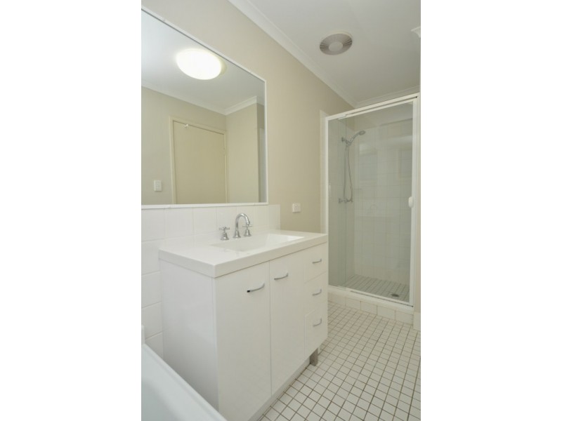 9/11 Kingaroy Avenue, Helensvale QLD 4212