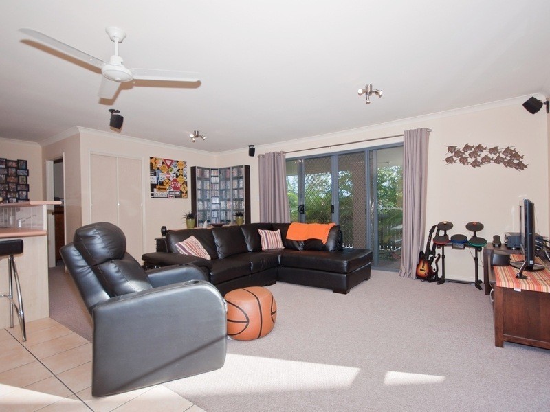 6/1 Santa Isobel Boulevarde, Pacific Pines QLD 4211