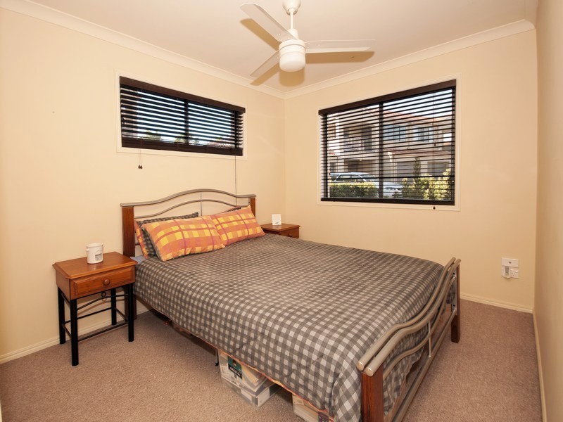 6/1 Santa Isobel Boulevarde, Pacific Pines QLD 4211