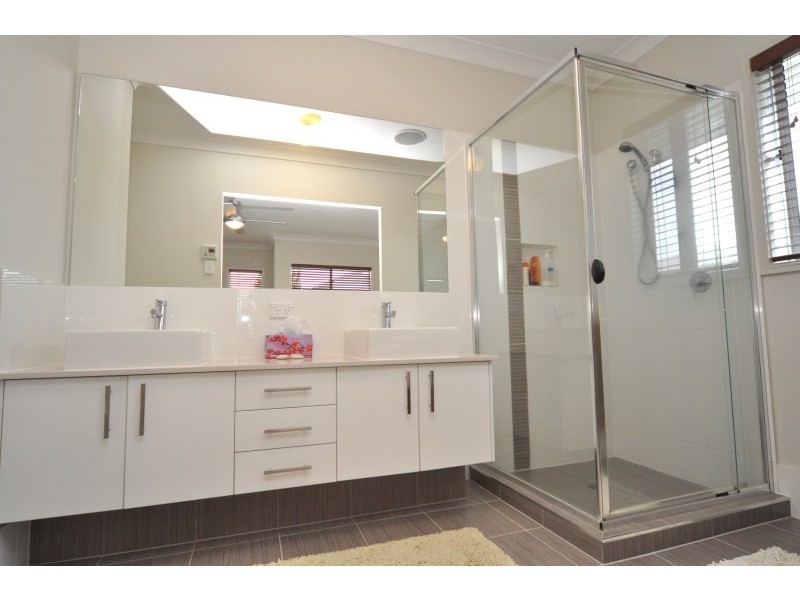 17 Garawarra Crescent, Upper Coomera QLD 4209