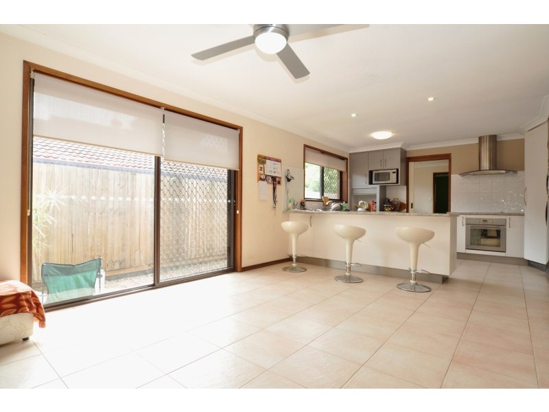 1 Midvale Place, Helensvale QLD 4212