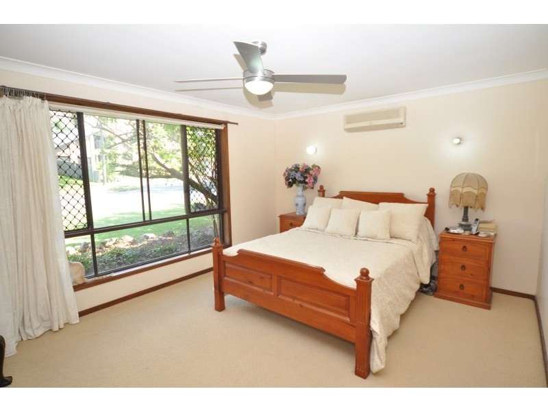 1 Midvale Place, Helensvale QLD 4212