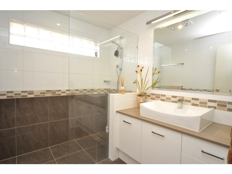 1 Midvale Place, Helensvale QLD 4212