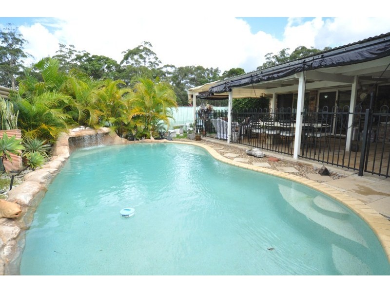 10 Navua Court, Pacific Pines QLD 4211