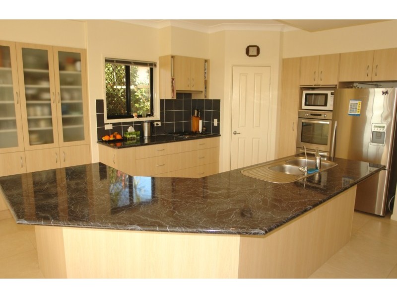 2 Zenith Crescent, Pacific Pines QLD 4211