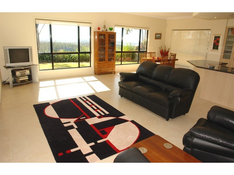 2 Zenith Crescent, Pacific Pines QLD 4211