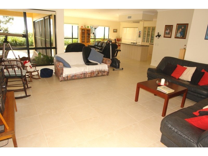 2 Zenith Crescent, Pacific Pines QLD 4211