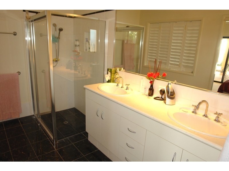 2 Zenith Crescent, Pacific Pines QLD 4211